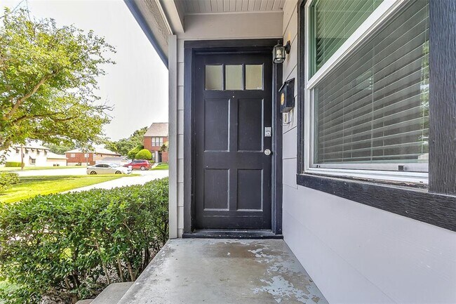 Foto del edificio - 4706 Collinwood Ave