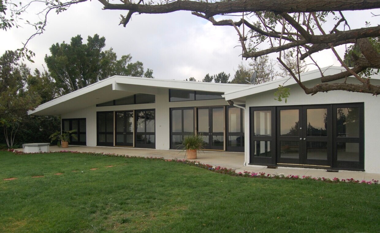Primary Photo - 1572 Tower Grove Dr