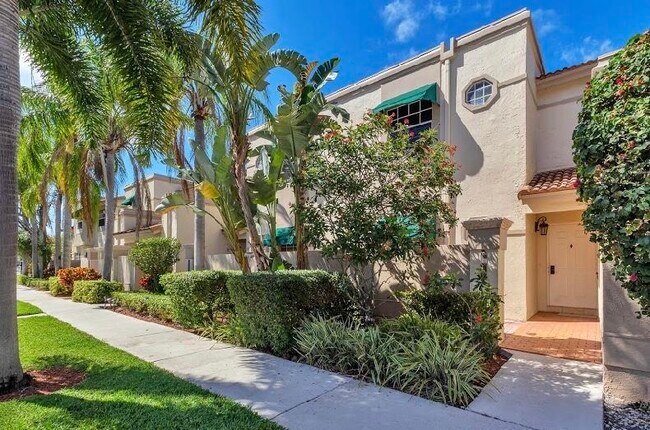 Foto del edificio - 6664 Via Regina