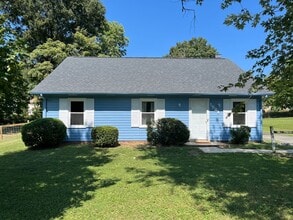 Building Photo - 1681 Village Pl