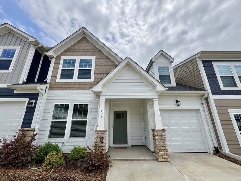 Foto principal - 203 Grange Vly Ln
