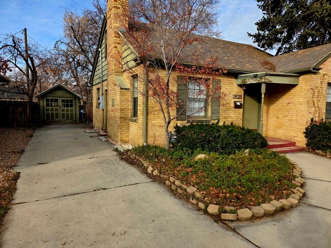 Foto del edificio - 2528 Beverly St E