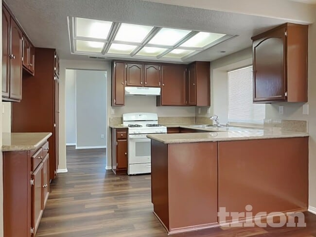 Foto del edificio - 44238 Gillan Ave