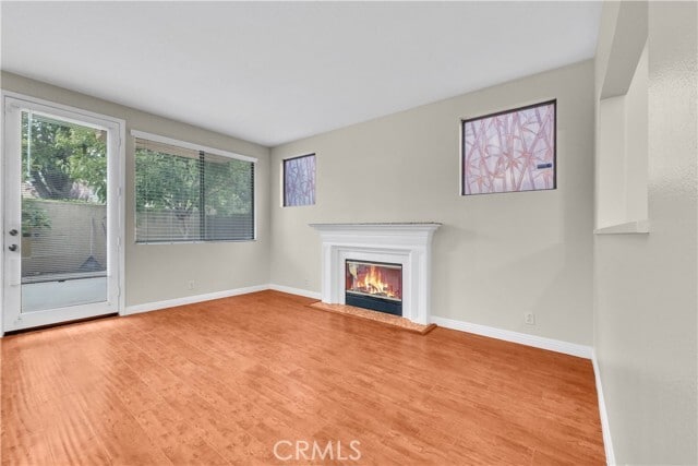 Foto del edificio - 2074 Lakeshore Dr