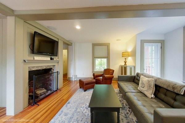 Building Photo - 300 Broadway