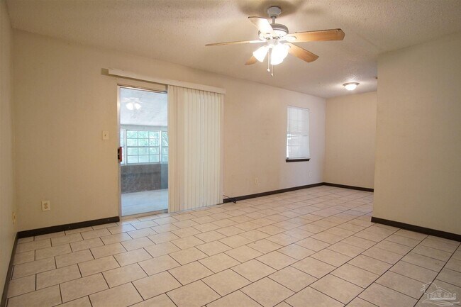 Foto del edificio - 6498 Colonial Dr