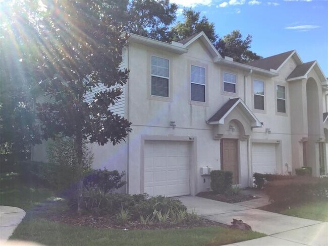 Building Photo - SPACIOUS TOWNHOME WITH LARGE BACKYARD