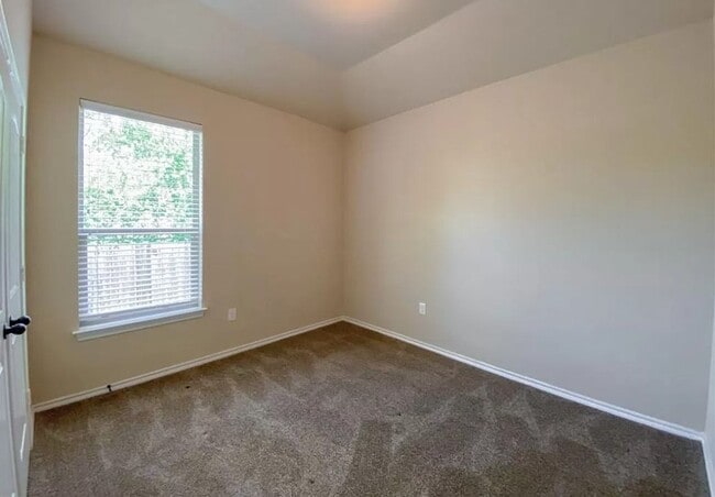 Building Photo - 137 Creekside Villa Dr