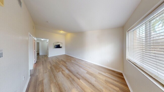 Foto del edificio - 2BD/2BA Condo in Briar Bay!