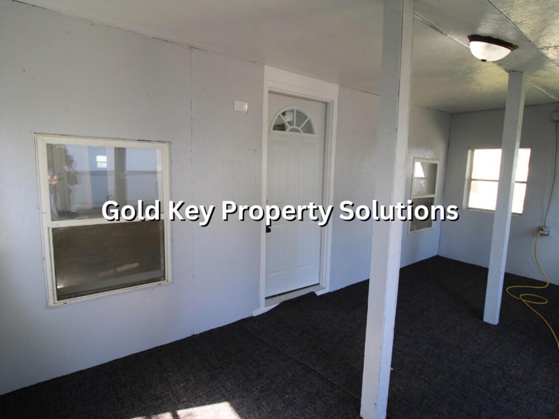 Foto principal - COMING SOON!! Nicely Updated 2 BR 1 BA Hou...