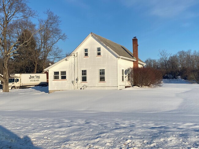 Building Photo - 83 Brighton Rd