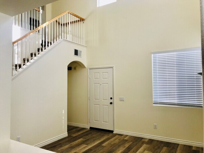Building Photo - 32986 Terrace Dr