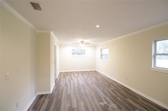 Foto del edificio - 10907 SW 24th Ave