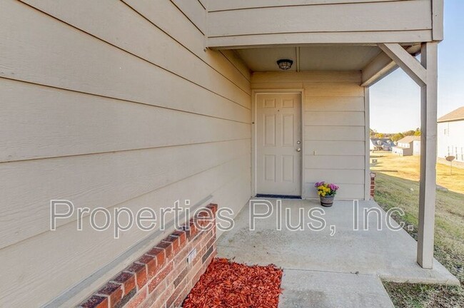 Building Photo - 2994 Creekside Dr