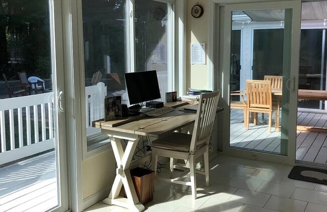 Building Photo - 766 Putnam Ave