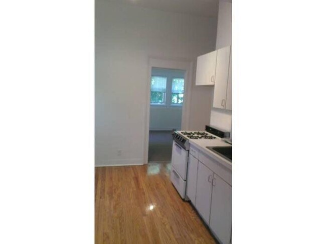 Foto del edificio - 145 Carpenter Ave