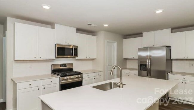 Building Photo - 128 Hazelnut Wy