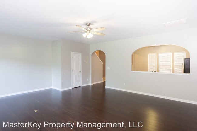 Building Photo - 3 br, 2.5 bath House - 302 Walnut Woods Drive