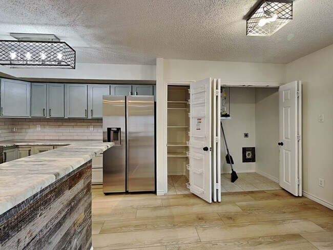 Foto del edificio - 2008 Feather Ln