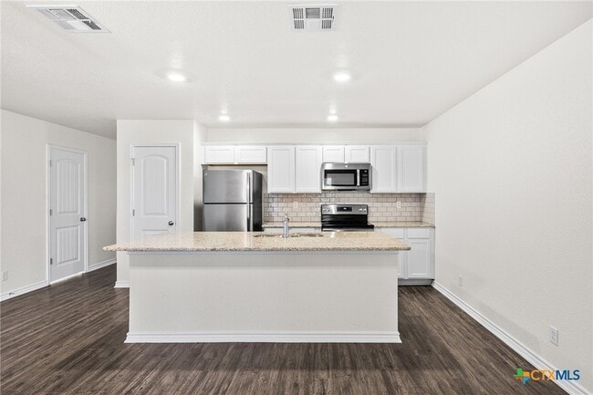 Building Photo - 909 E Mary Jane Dr