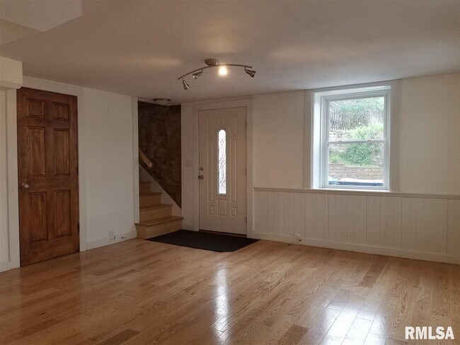 Foto del edificio - 118 Dodge St