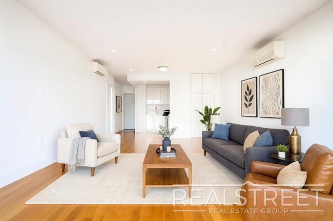 Building Photo - LUXURY 2 Bed LOFT in Queens!