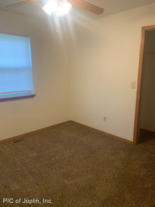 Foto del edificio - 3 br, 1 bath House - 725 Empire