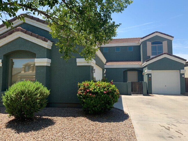 Building Photo - 4 bed 3 bath with 3 car garage in loving T...