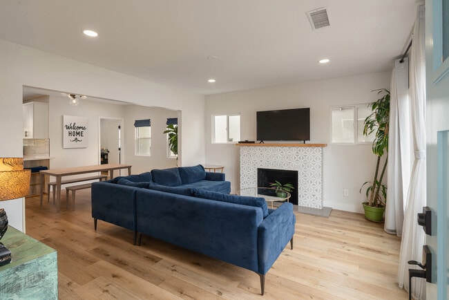 Building Photo - 8936 S Manhattan Pl