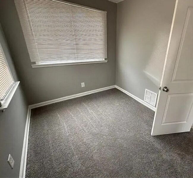 Foto del edificio - 7910 Wetherby ST