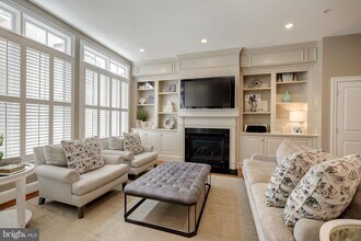 Building Photo - 712 Bracey Ln