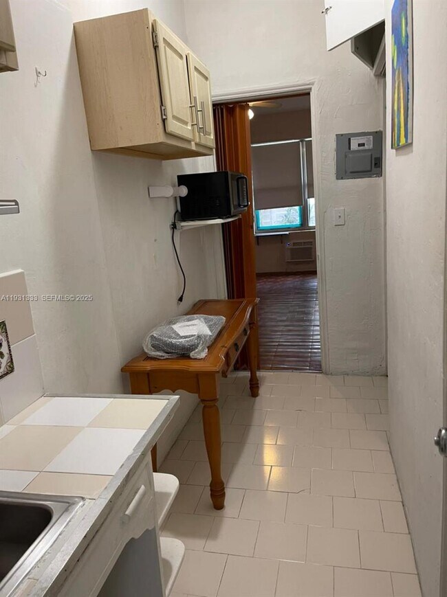 Foto del edificio - 6830 Harding Ave