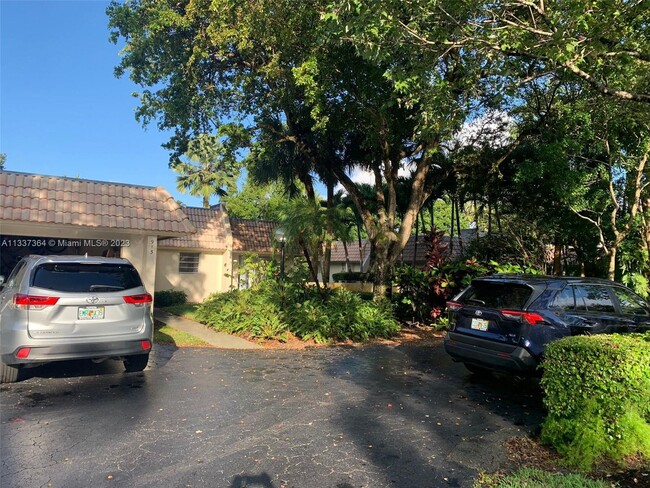 Foto del edificio - 913 Cypress Grove Dr