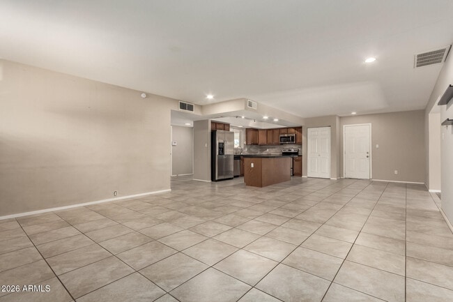 Building Photo - 105 E Manhatton Dr