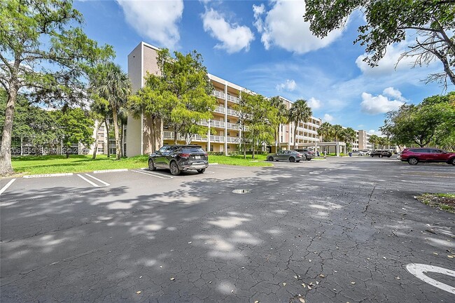 Building Photo - 1100 NW 87th Ave