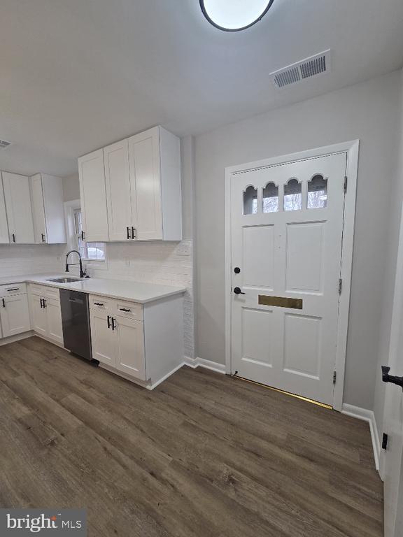 Building Photo - 407 Greenbrier Ct.