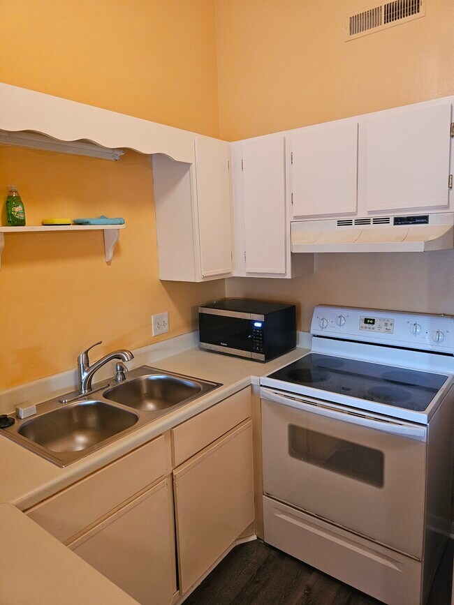 Foto del edificio - 500 Fairway Village Dr
