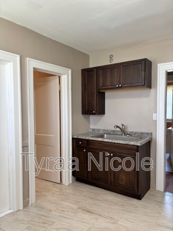 Foto del edificio - 4915 Maplewood Ave