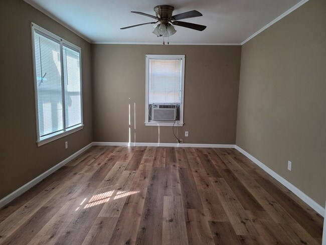 Building Photo - Great Cottage Style Rental!