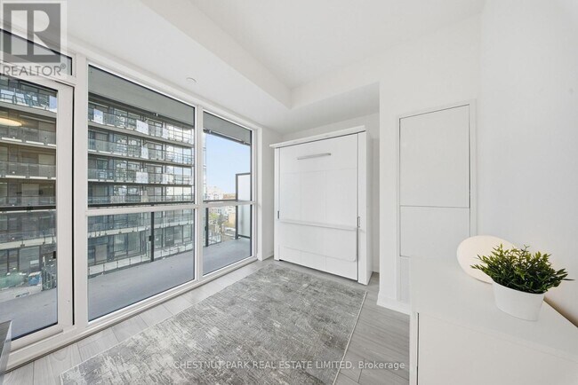 Photo du bâtiment - 110 Broadway Ave