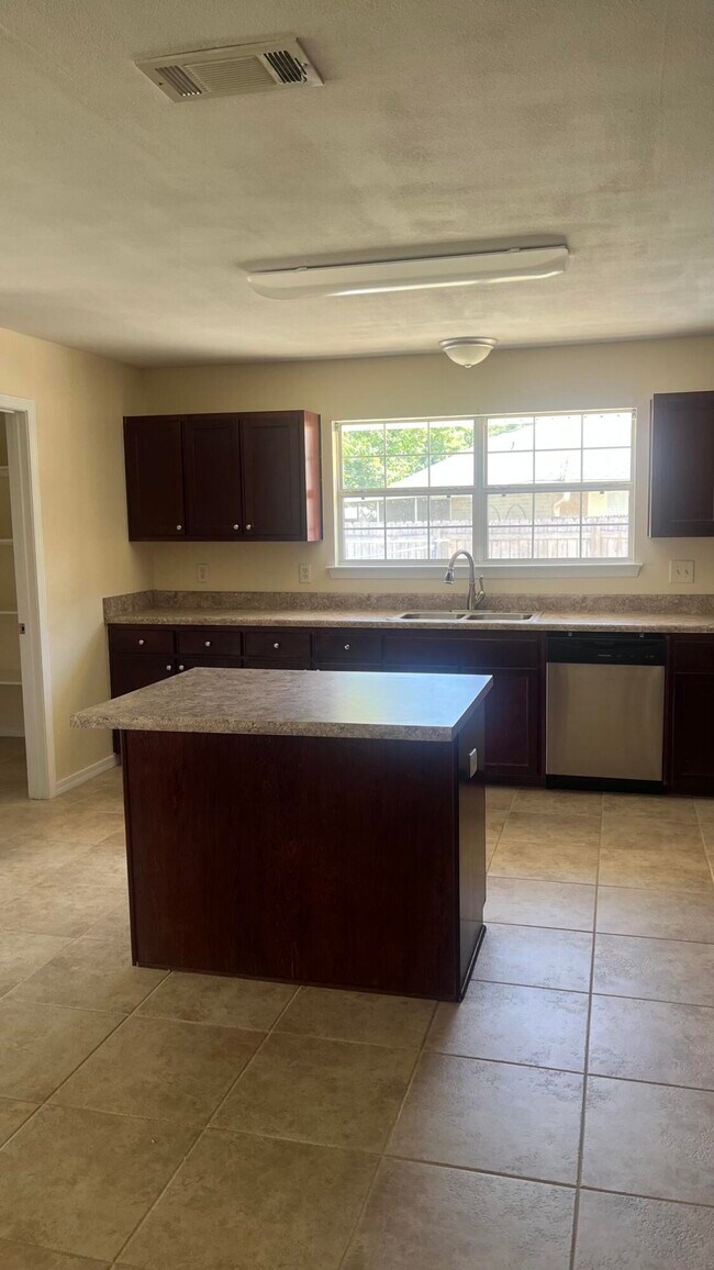 Building Photo - 2154 Castle Grove Dr