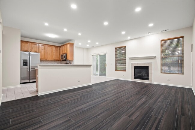 Building Photo - 4043 Blackstone Dr