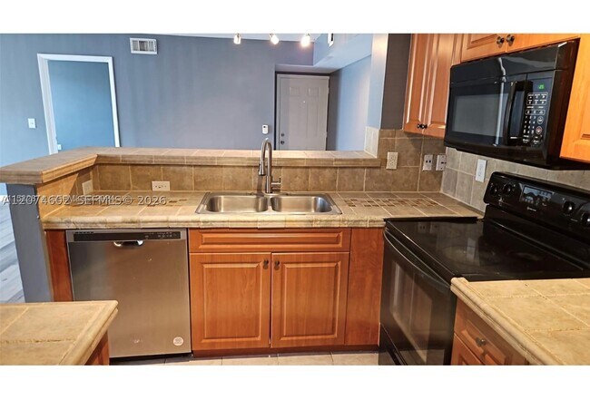 Building Photo - 1715 Village 101 Vlg
