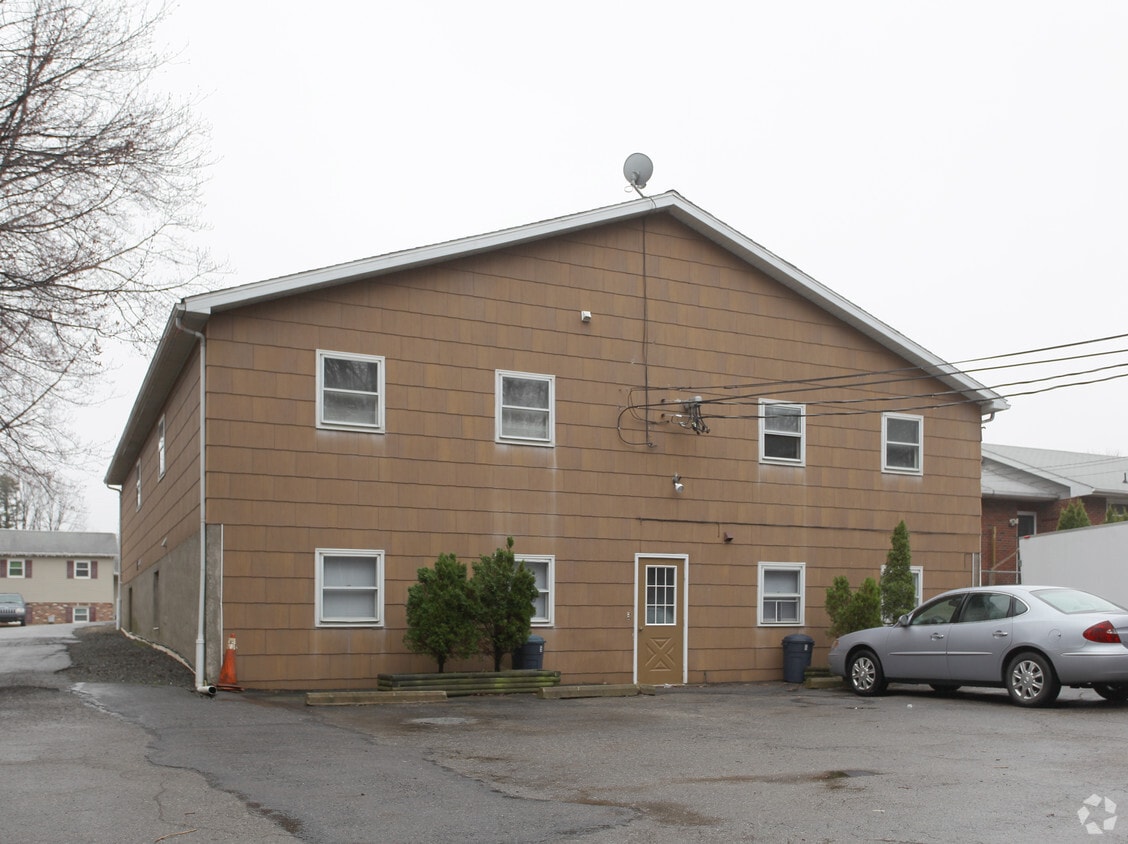 16 Deer Run Rd, Hazleton, PA 18202 Apartments in Hazleton, PA