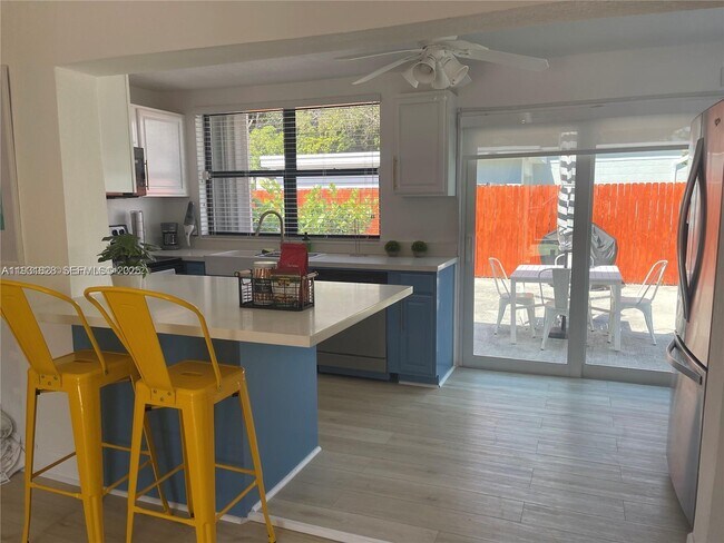 Foto del edificio - 1560 NE 145th St