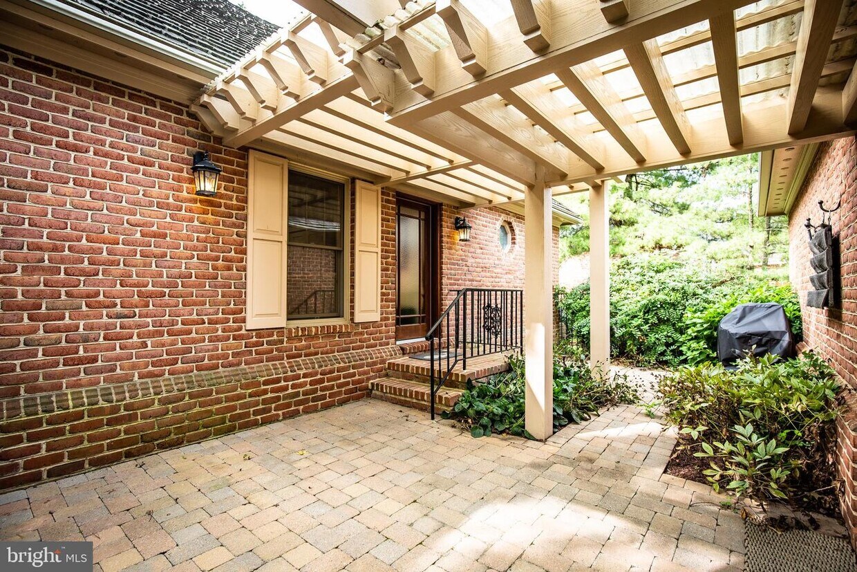 1010 S River Landing Rd, Edgewater, MD 21037 Condo for Rent in