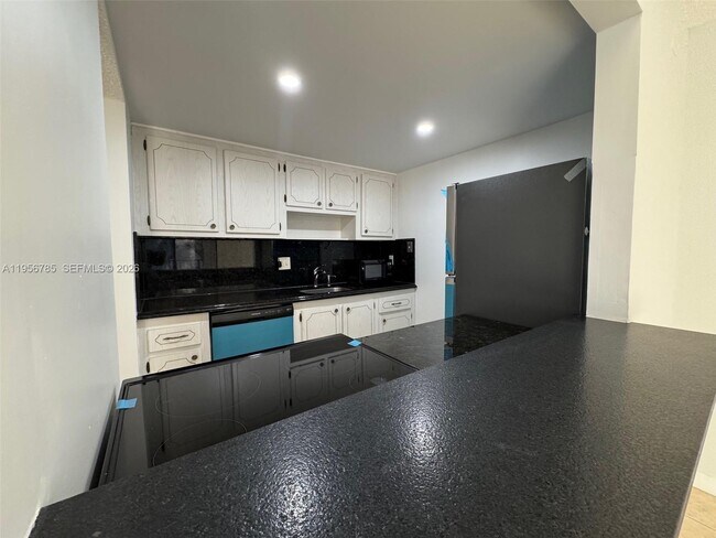 Foto del edificio - 14415 N Kendall Dr