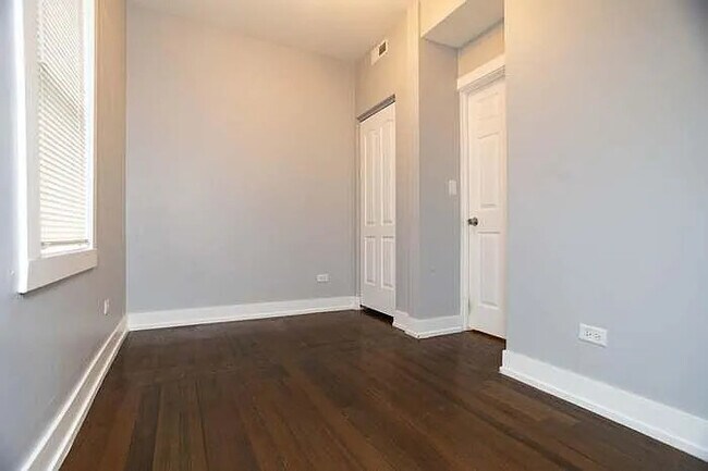 Foto del edificio - 2657 N Ridgeway Ave