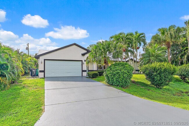 Building Photo - 414 SW Lairo Ave
