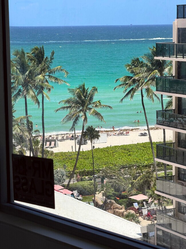 Building Photo - 5255 Collins Ave